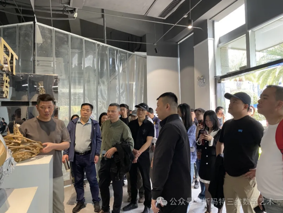 A group from Jinjiang City Industry and Information Technology Bureau, Fujian Provincial Industrial Design Association, and Jinjiang City Industrial Design and Fashion Creative Association visited Smart to inspect and guide.